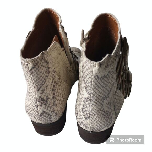 Zodiac Adele Snake Print Ankle Boots Size 5.5 Buckle & Grommet Hardware, New - Picture 5 of 6